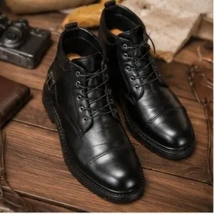 نیم بوت مردانه اسپرت سگک دار چرم صنعتی مشکی رنگ